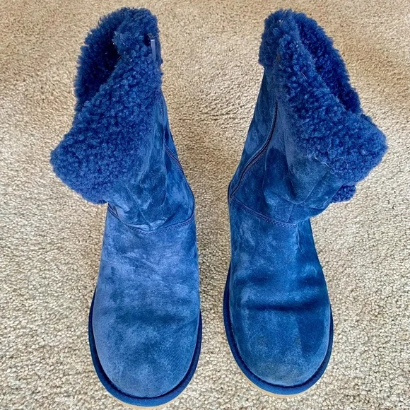 UGG Plumdale Cuff Boots - Picture 5 of 15